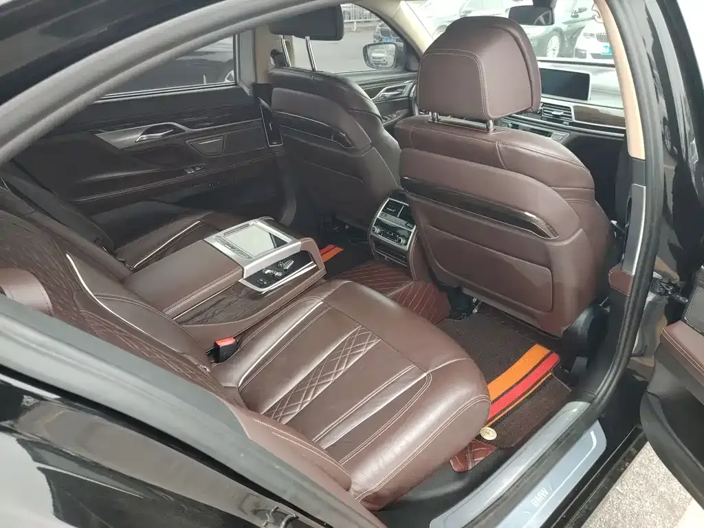 BMW 7 Series 2022 из CN, фото 9