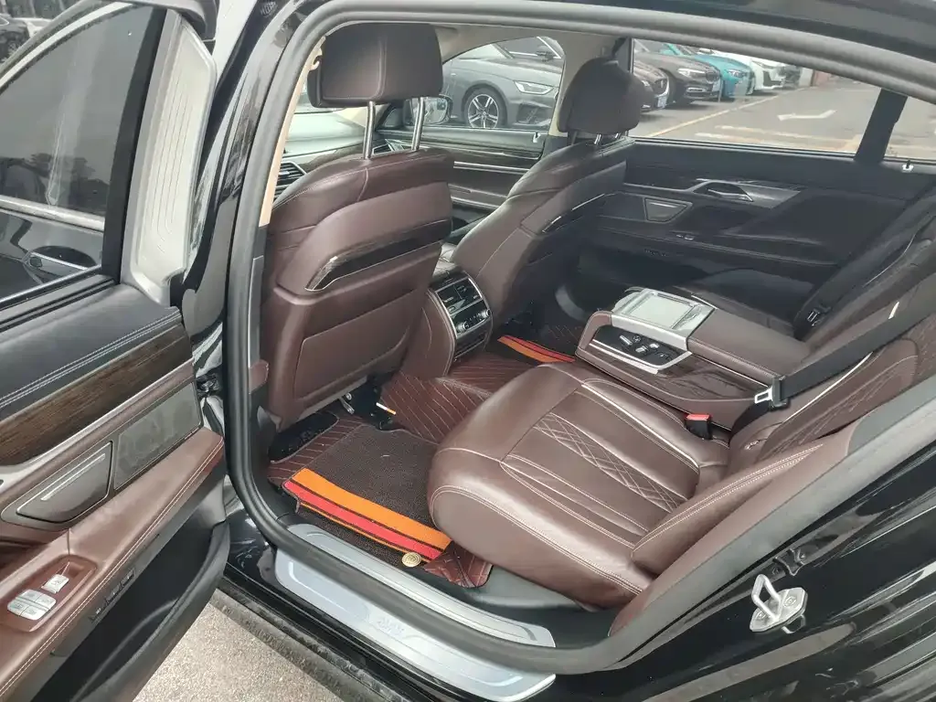 BMW 7 Series 2022 из CN, фото 6