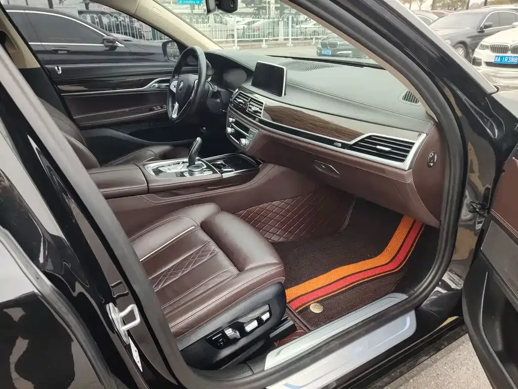 BMW 7 Series 2022 из CN, фото 4