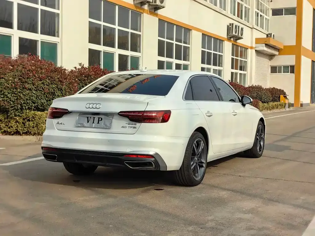 Audi A4L 2021 из CN, фото 2