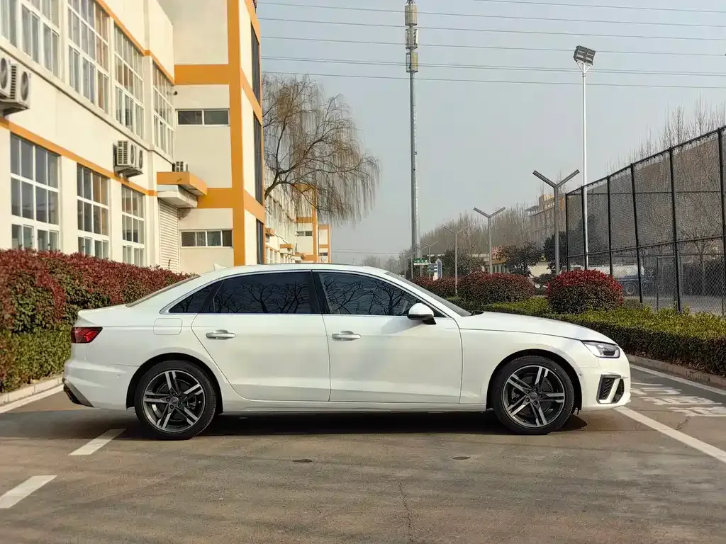 Audi A4L 2021 из CN, фото 6