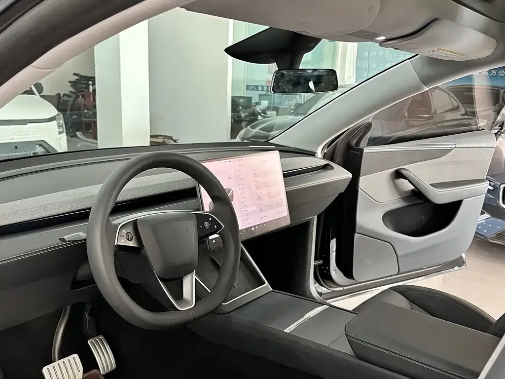 Tesla Model Y 2025 из CN, фото 8