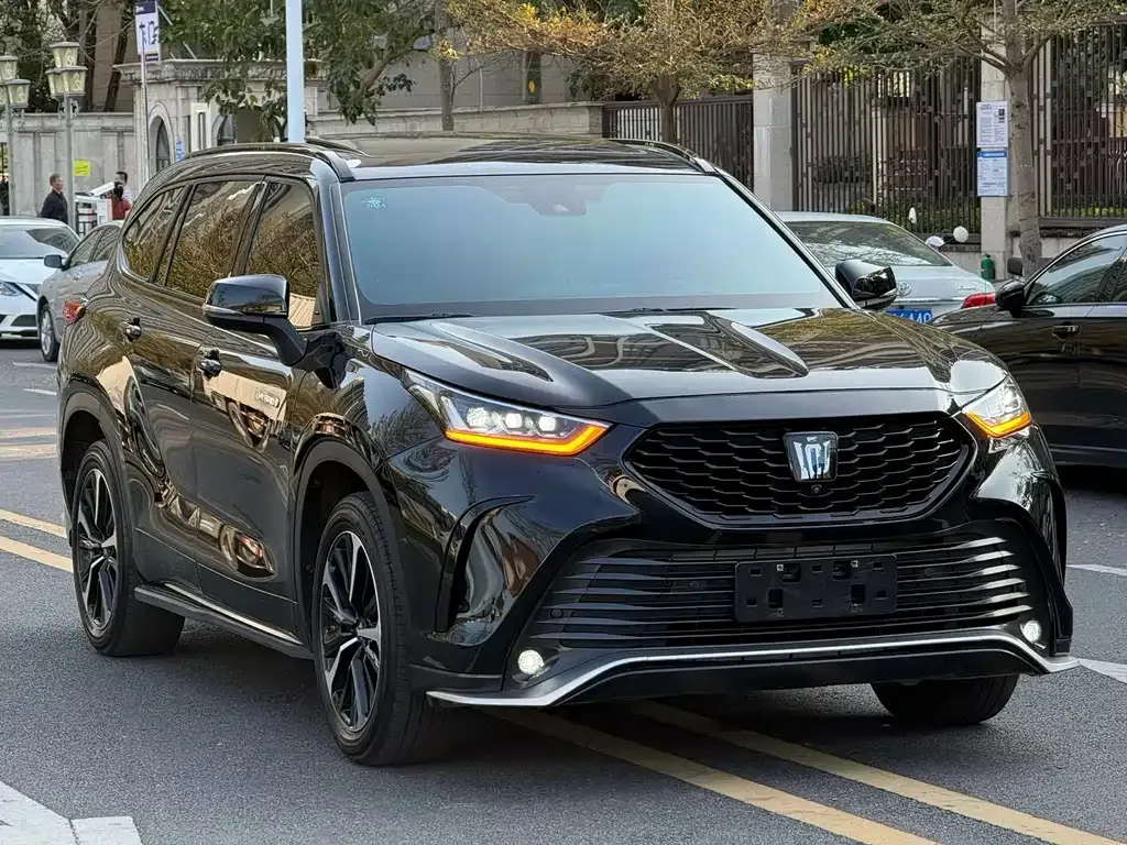Toyota Crown Kluger 2022 из CN, фото 1