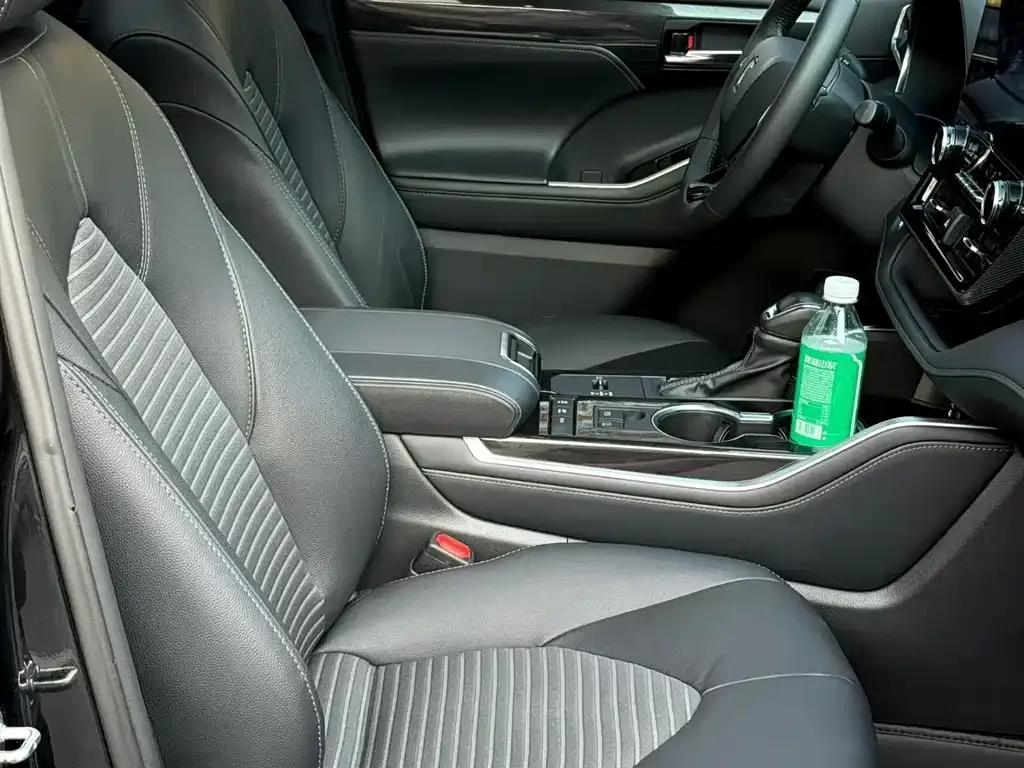 Toyota Crown Kluger 2022 из CN, фото 2