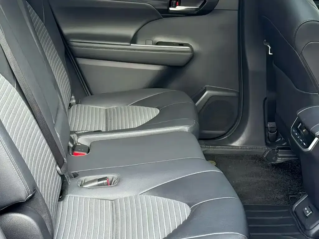 Toyota Crown Kluger 2022 из CN, фото 4