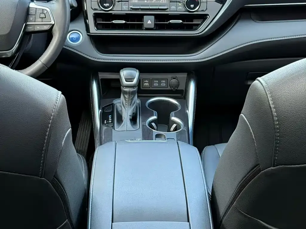 Toyota Crown Kluger 2022 из CN, фото 5