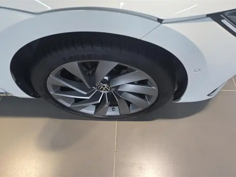Volkswagen CC 2023 из CN, фото 8