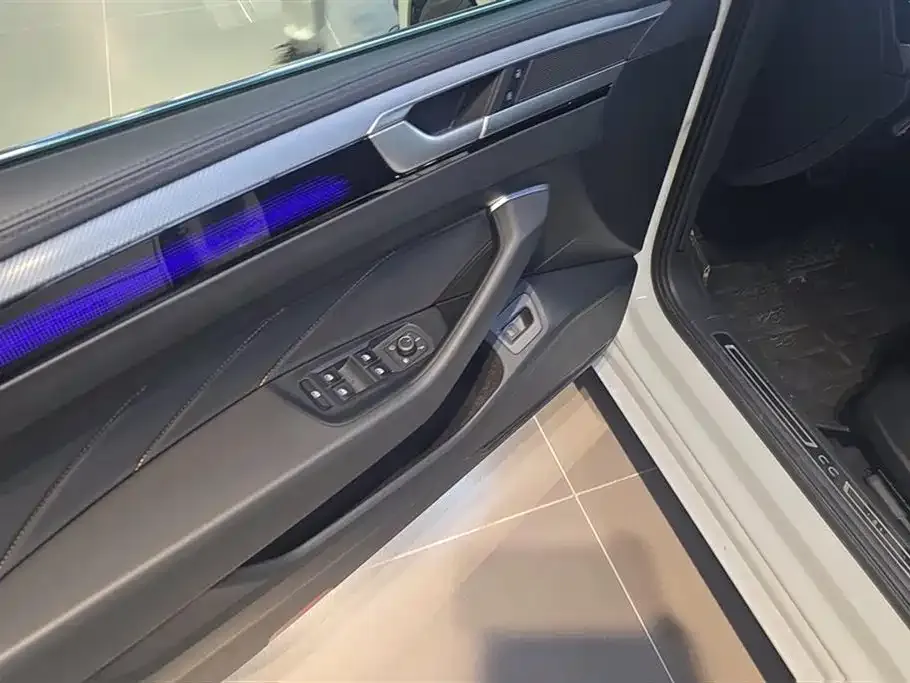 Volkswagen CC 2023 из CN, фото 9