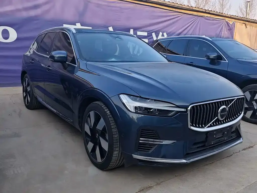 Volvo XC60 PHEV — фото 1