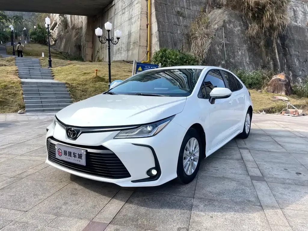 Toyota Corolla 2022 из CN, фото 1