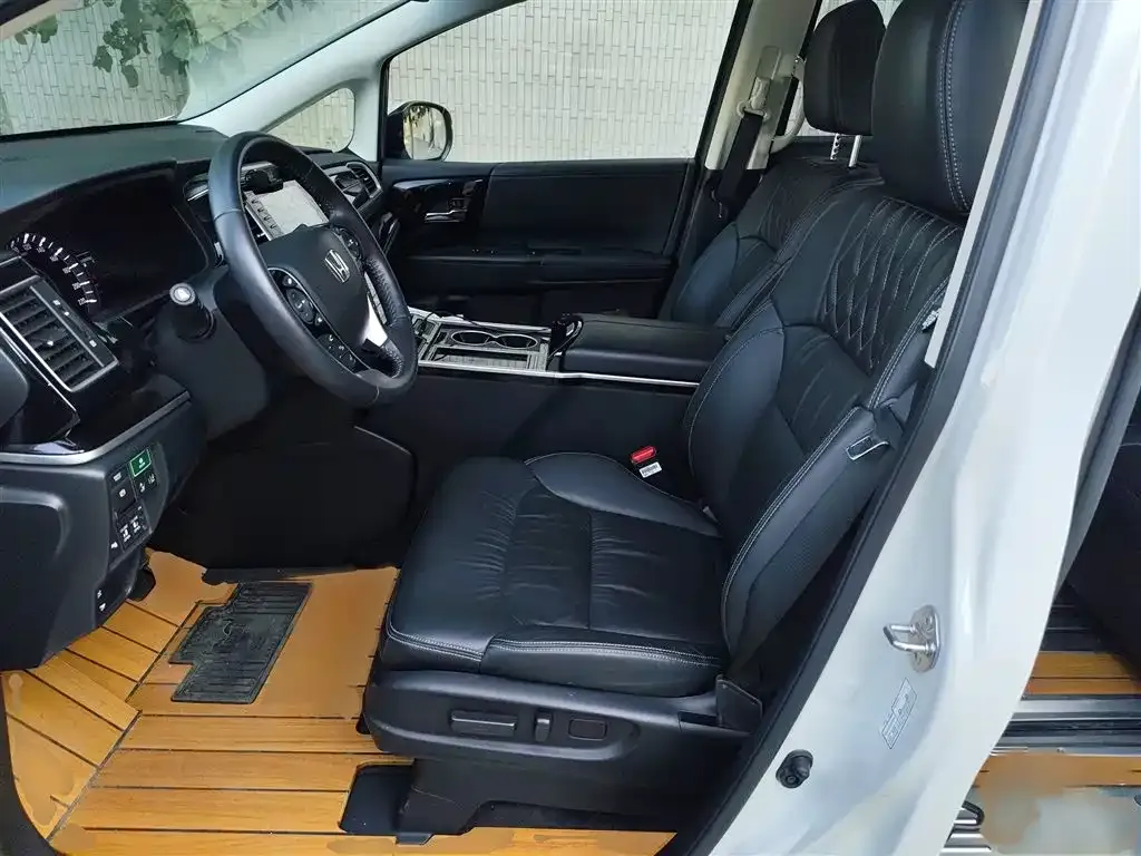 Honda Elysion 2021 из CN, фото 4