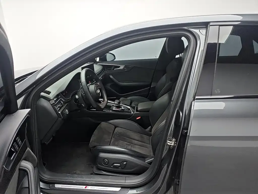Audi A4L 2023 из CN, фото 2
