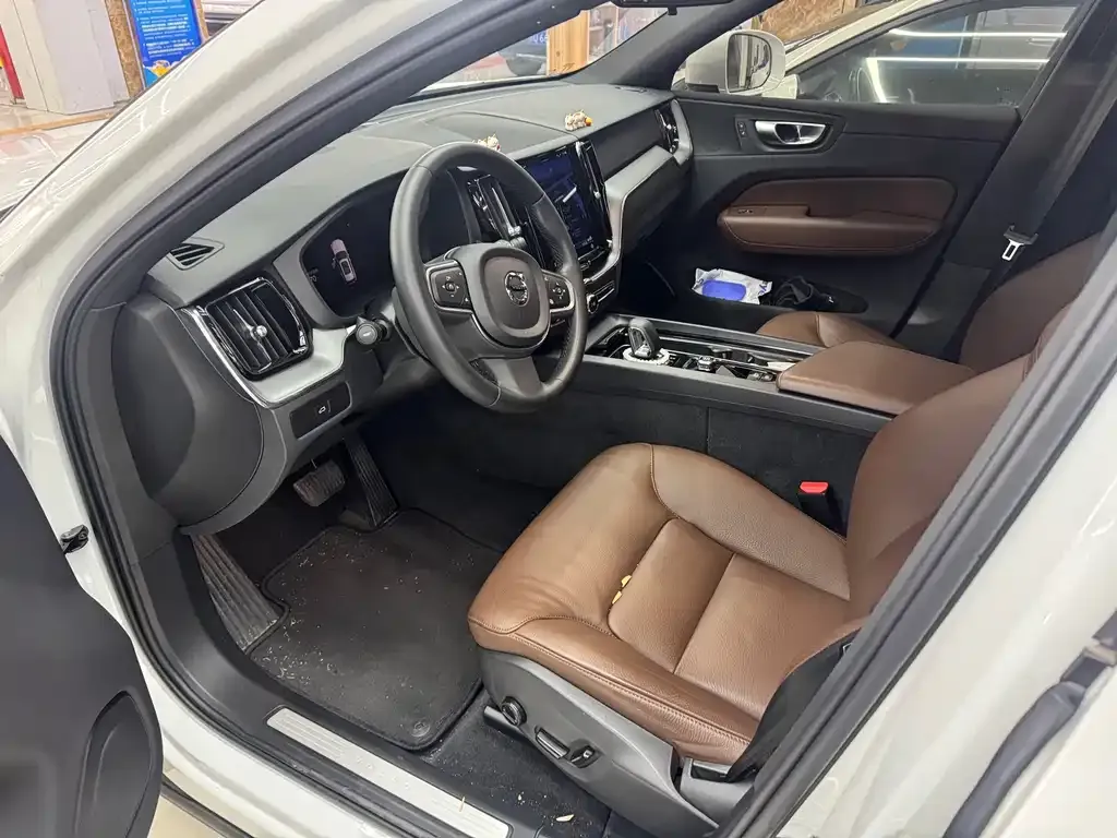 Volvo XC60 2024 из CN, фото 5
