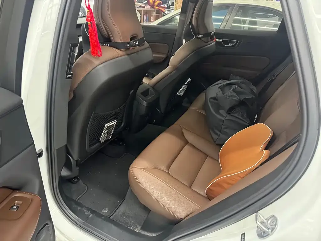 Volvo XC60 2024 из CN, фото 3