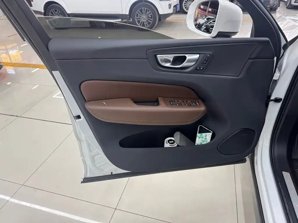 Volvo XC60 2024 из CN, фото 8