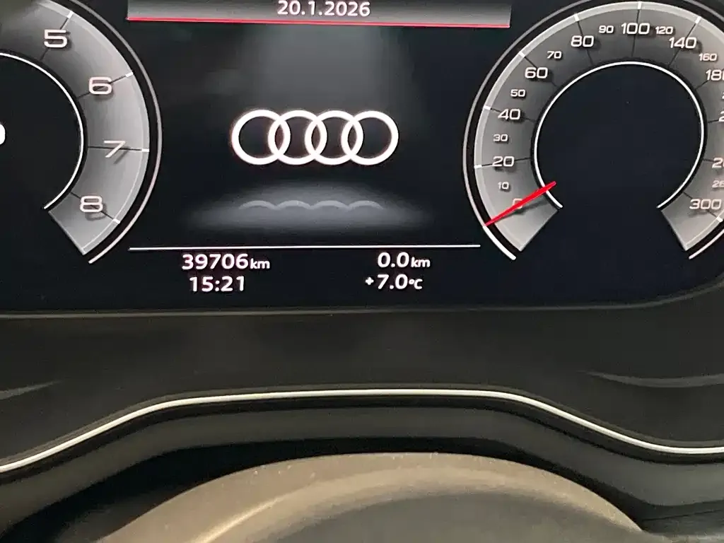 Audi A4L 2023 из CN, фото 5