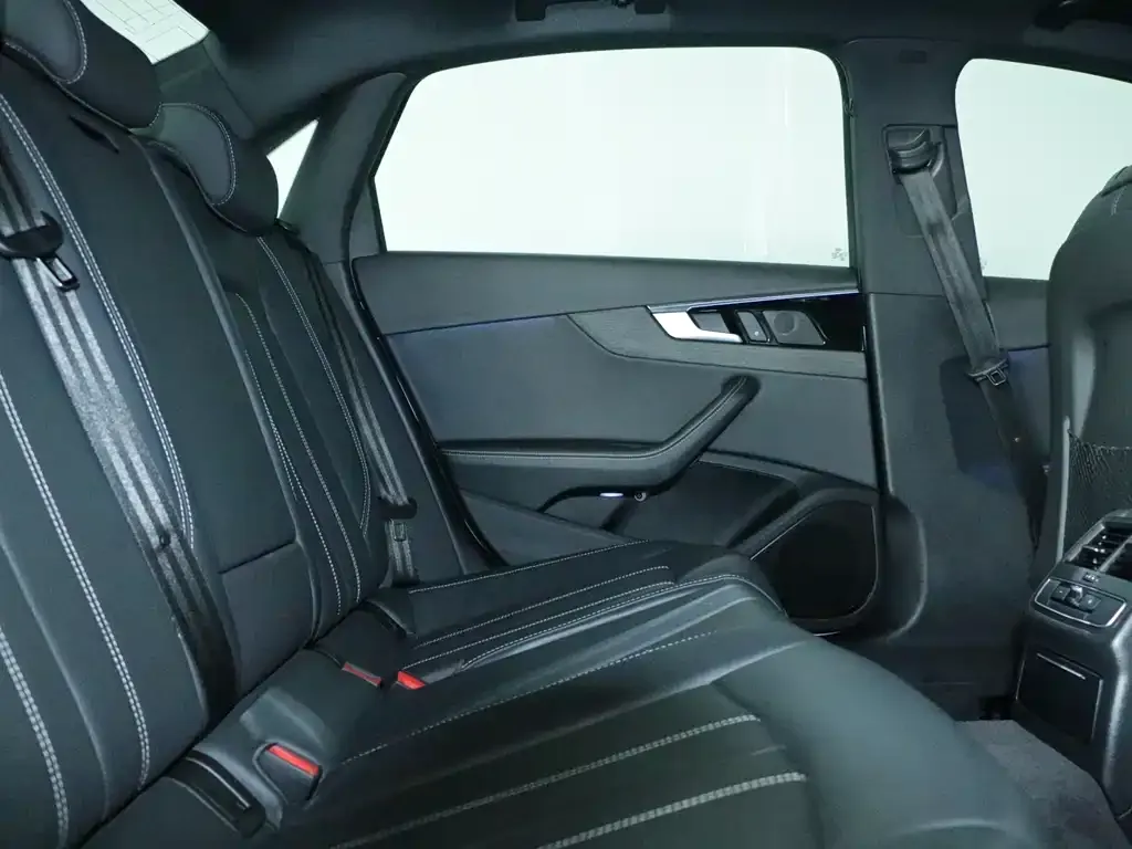 Audi A4L 2023 из CN, фото 9