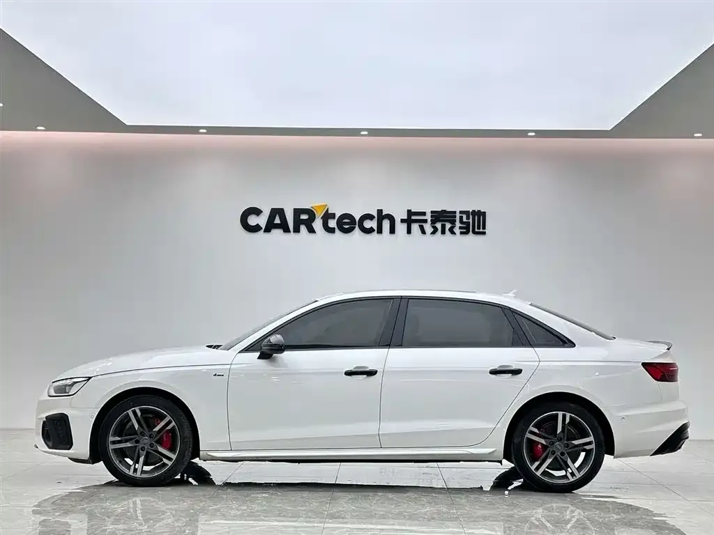 Audi A4L 2021 из CN, фото 4