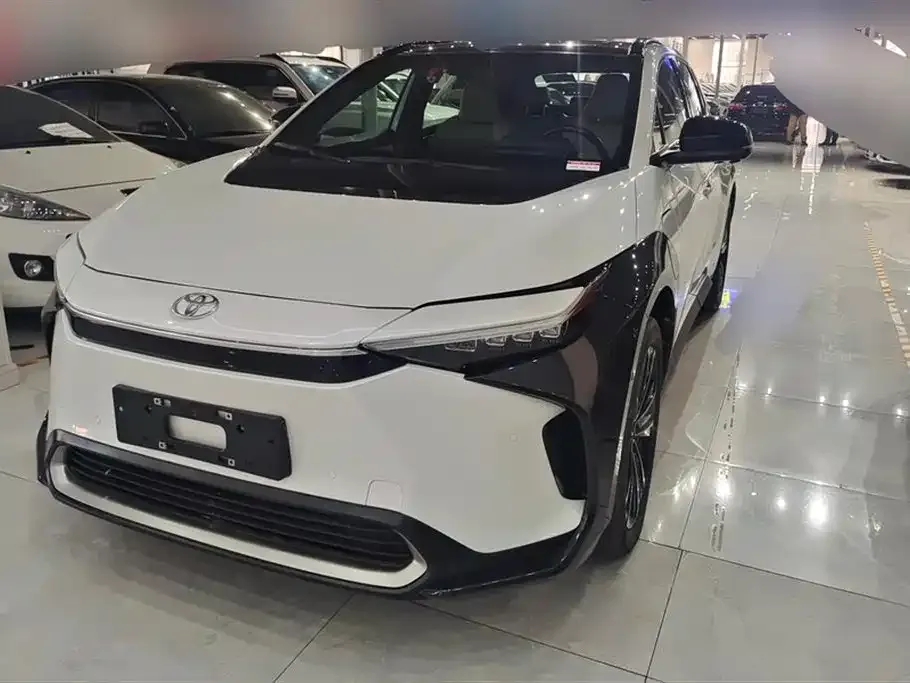Toyota bZ4X 2023 из CN, фото 1