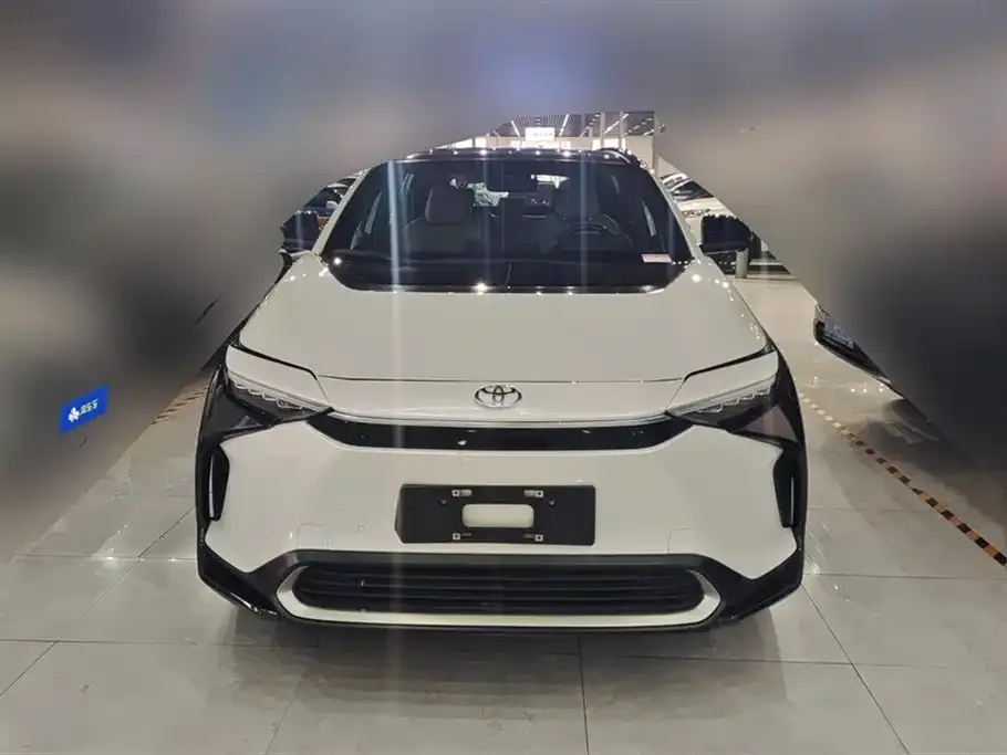 Toyota bZ4X 2023 из CN, фото 4