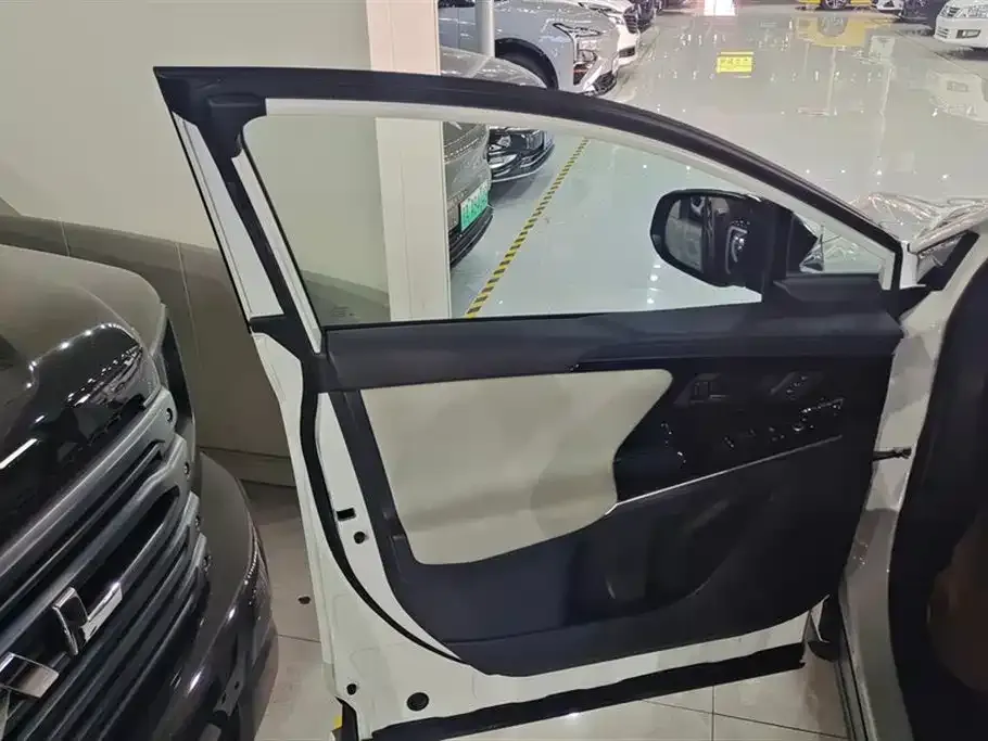 Toyota bZ4X 2023 из CN, фото 10