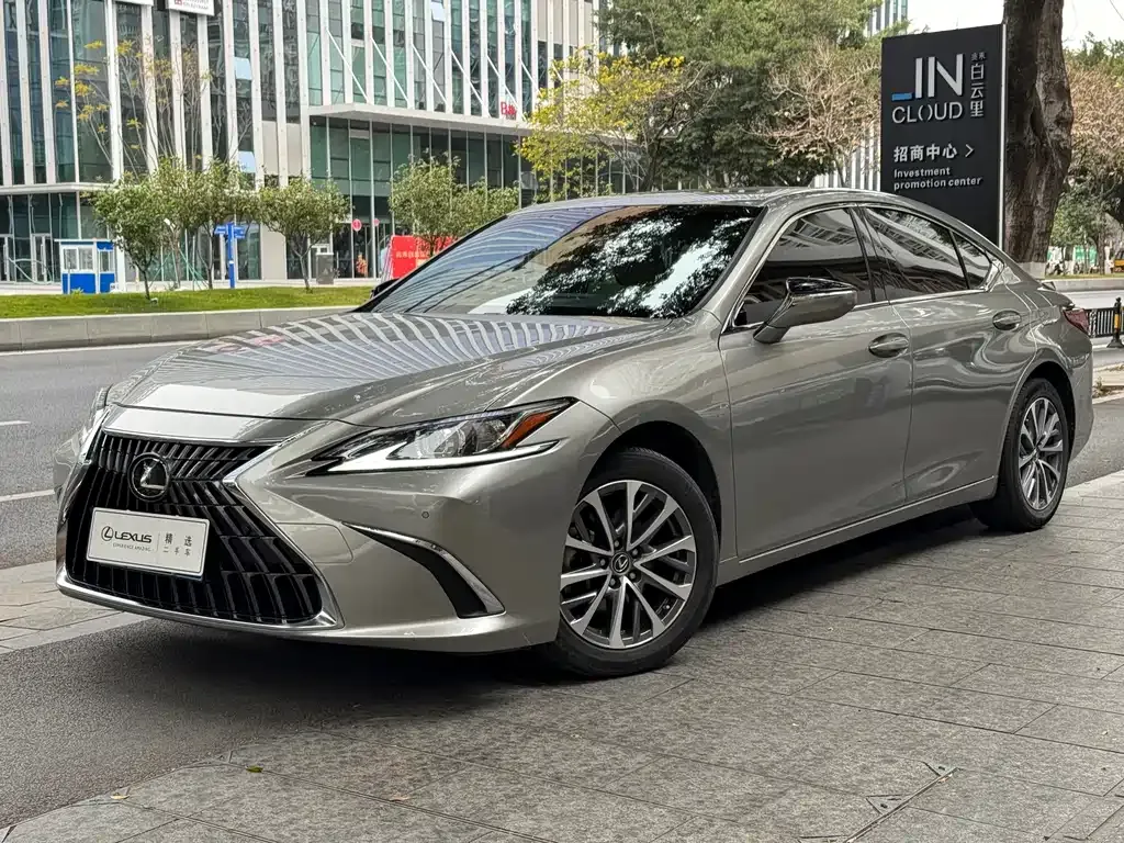 Lexus ES — фото 1