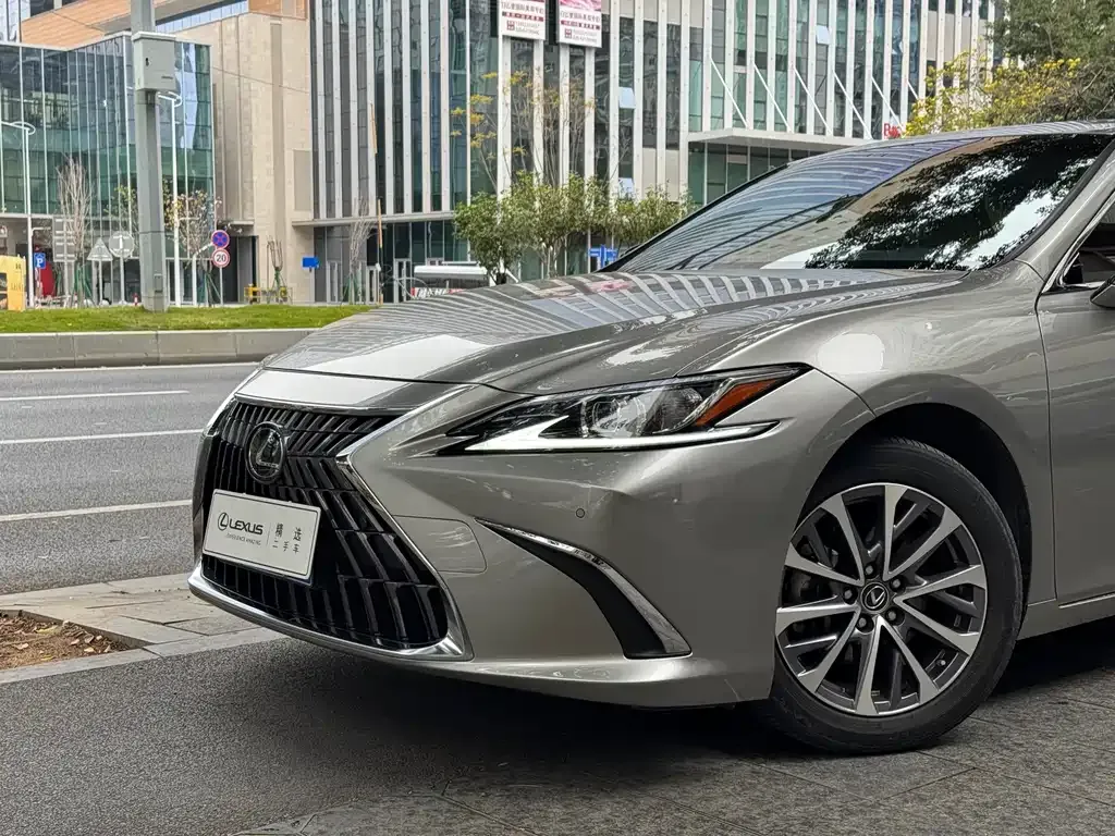 Lexus ES — фото 10