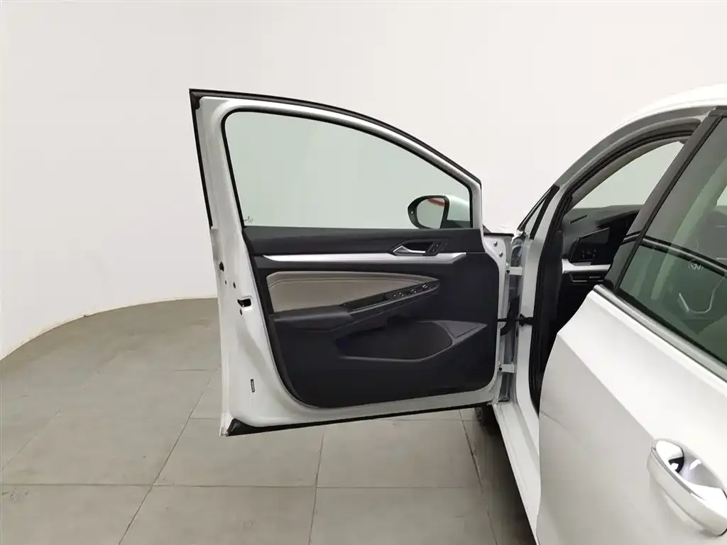 Volkswagen Golf 2022 из CN, фото 9