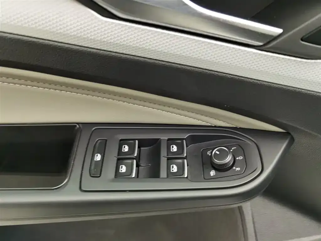 Volkswagen Golf 2022 из CN, фото 2