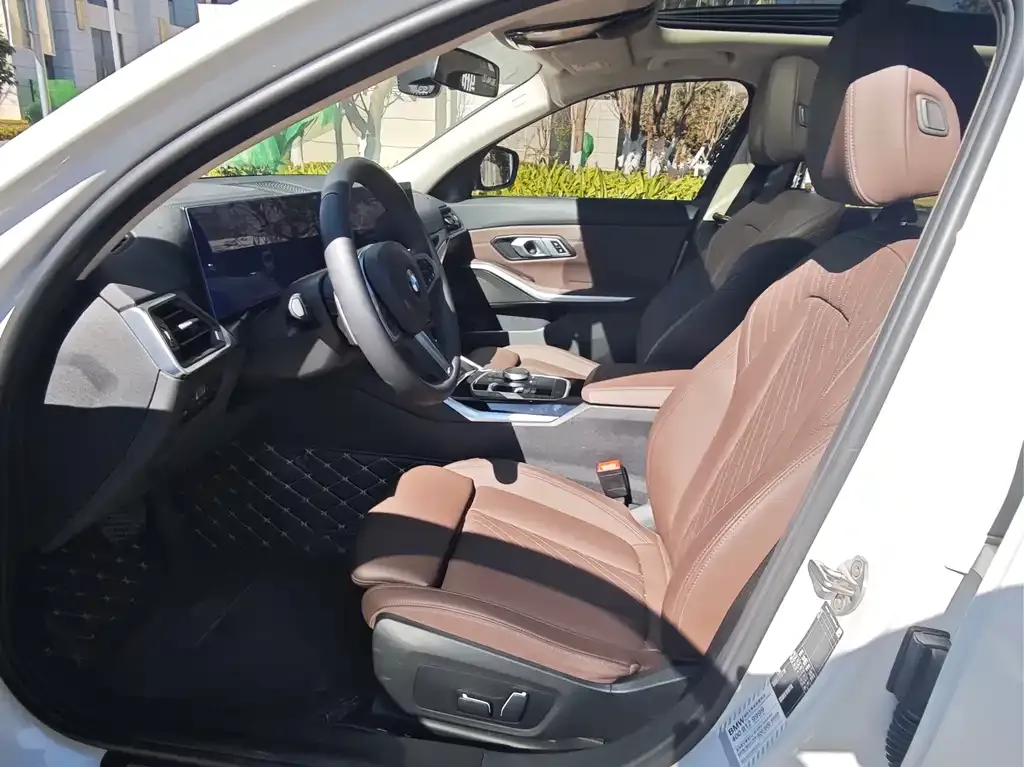 BMW 3 Series 2024 из CN, фото 3