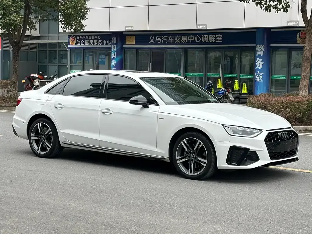 Audi A4L 2022 из CN, фото 10