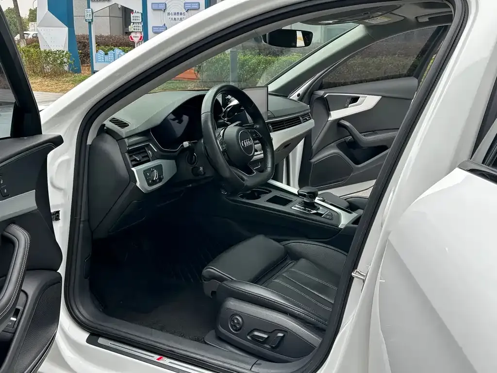 Audi A4L 2022 из CN, фото 4