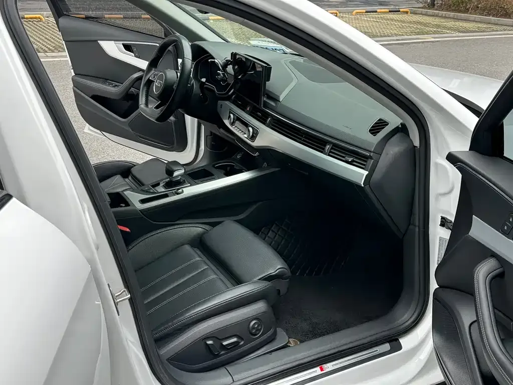 Audi A4L 2022 из CN, фото 3