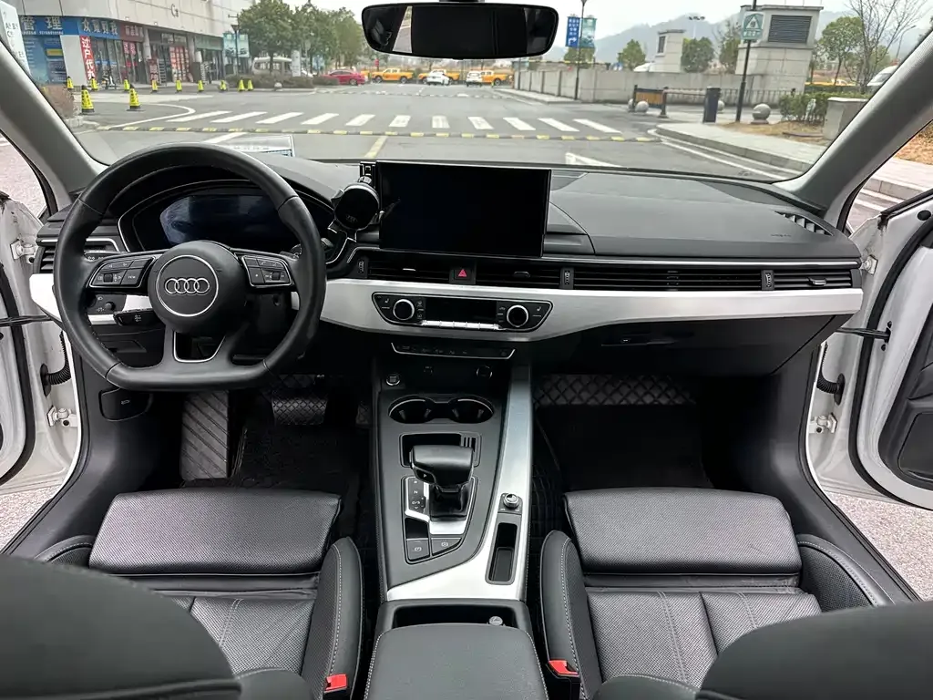 Audi A4L 2022 из CN, фото 8