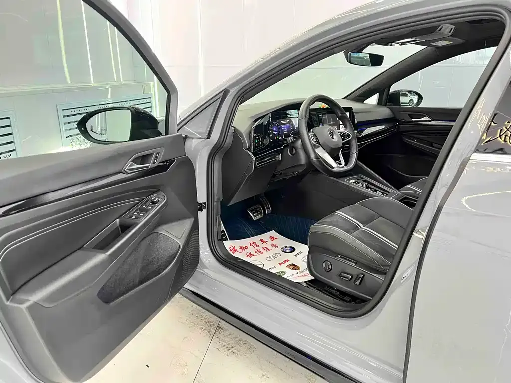 Volkswagen Golf 2023 из CN, фото 7