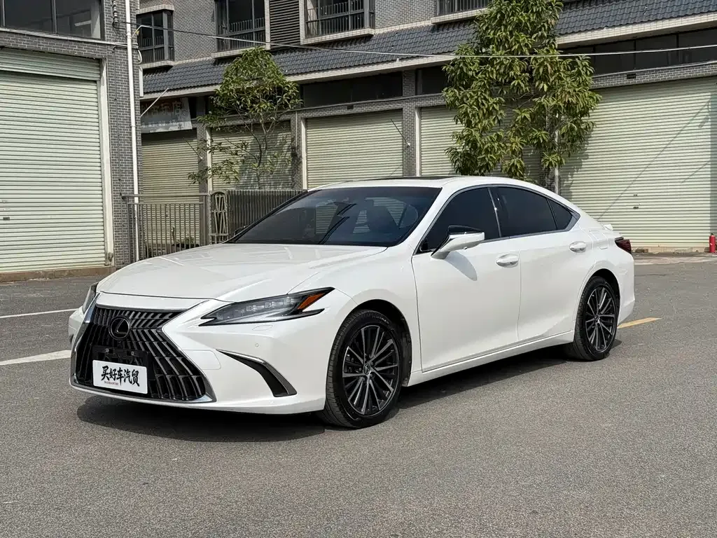Lexus ES — фото 1