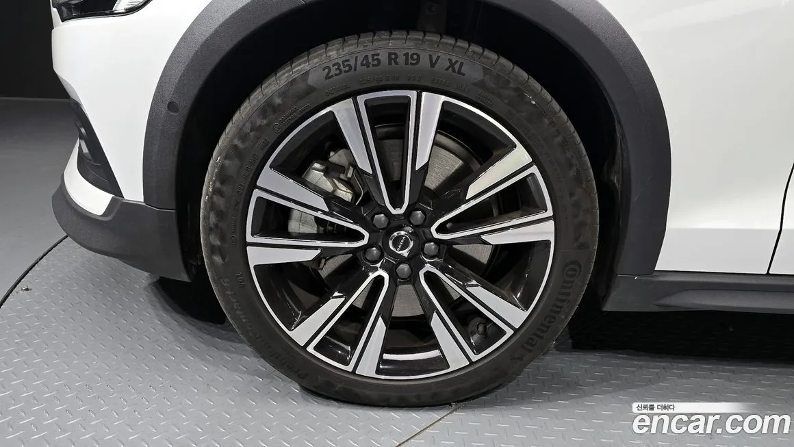 Volvo V60 2023 из KR, фото 8