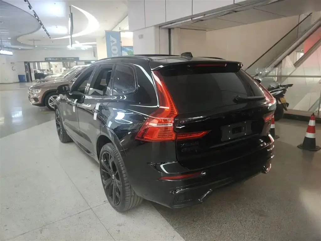 Volvo XC60 PHEV 2024 из CN, фото 3