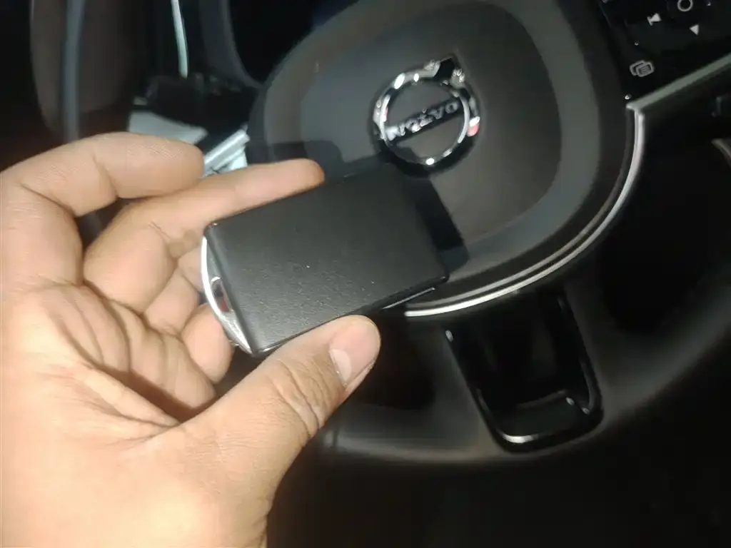 Volvo XC60 PHEV 2024 из CN, фото 2