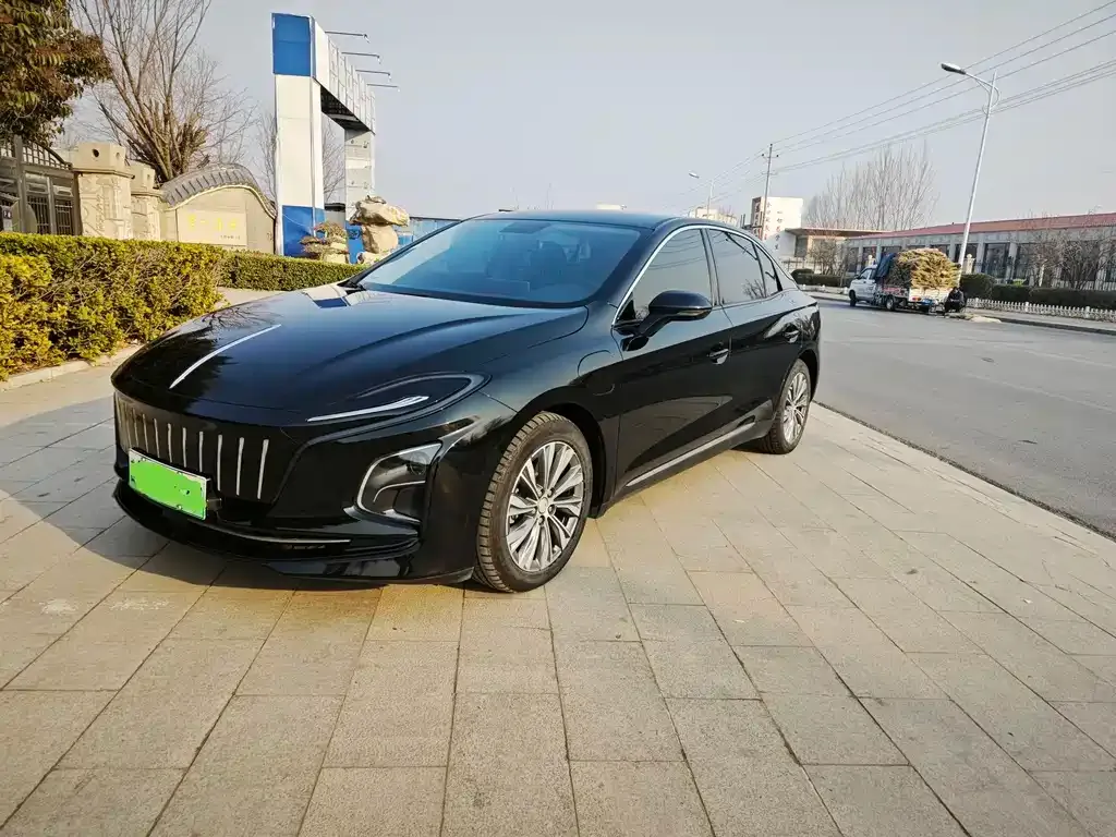 Hongqi E-QM5 — фото 1