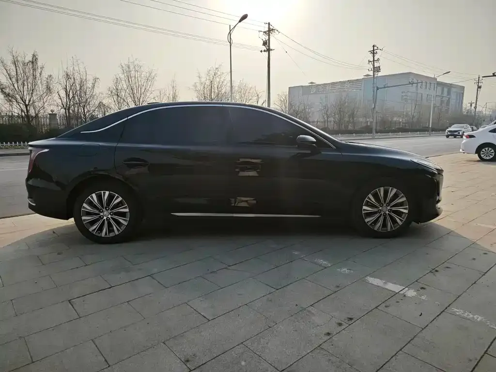 Hongqi E-QM5 — фото 2