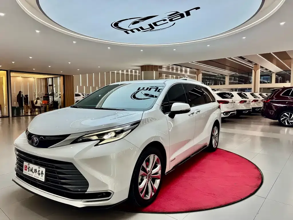 Toyota Sienna 2024 из CN, фото 1
