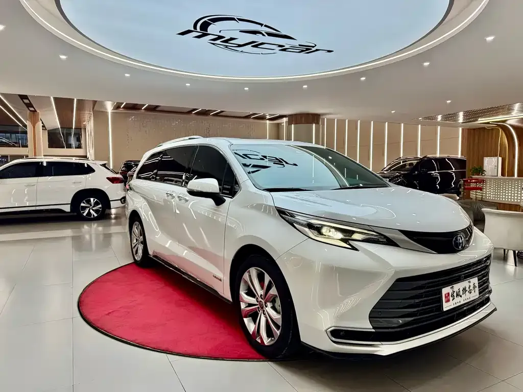 Toyota Sienna 2024 из CN, фото 3