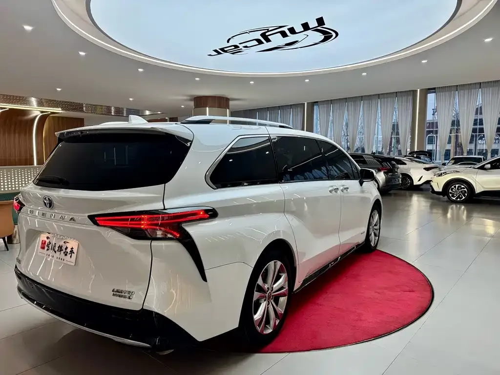 Toyota Sienna 2024 из CN, фото 4