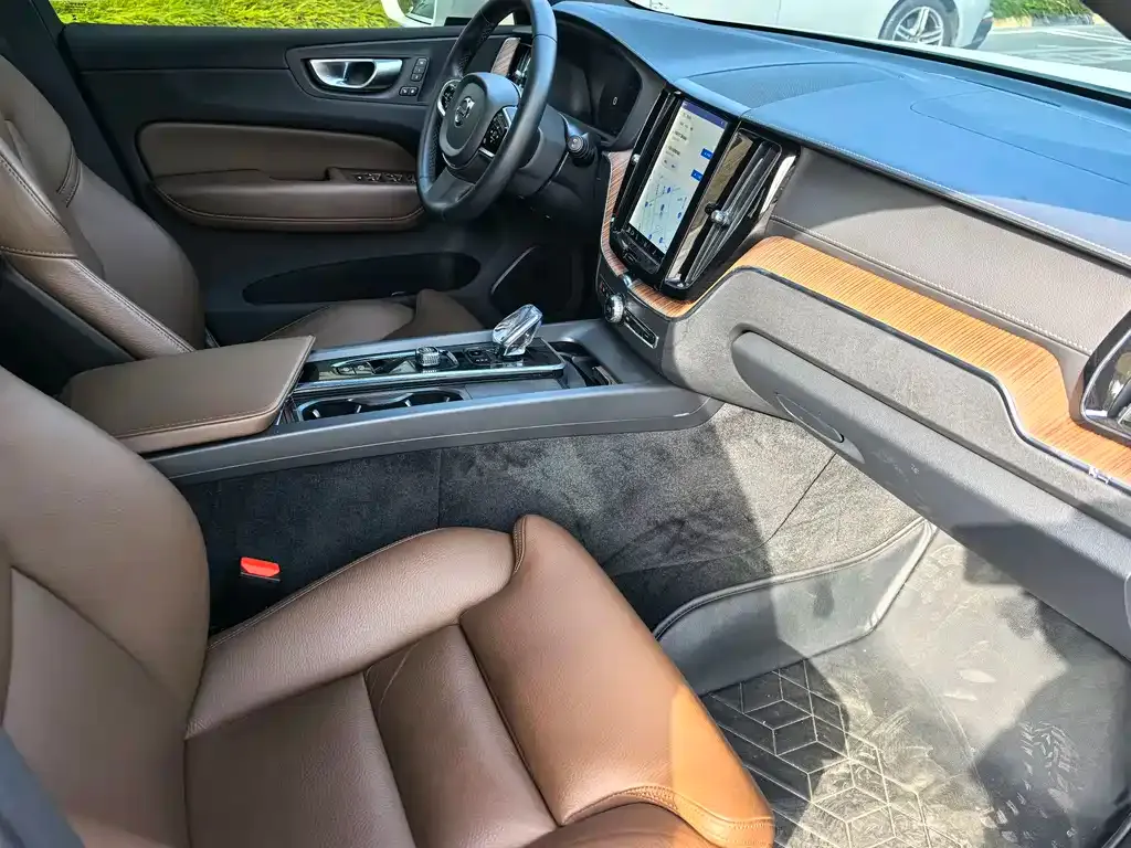 Volvo XC60 2024 из CN, фото 5