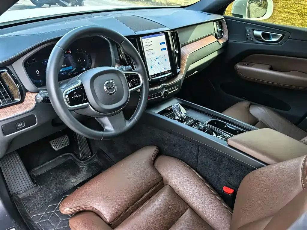 Volvo XC60 2024 из CN, фото 2