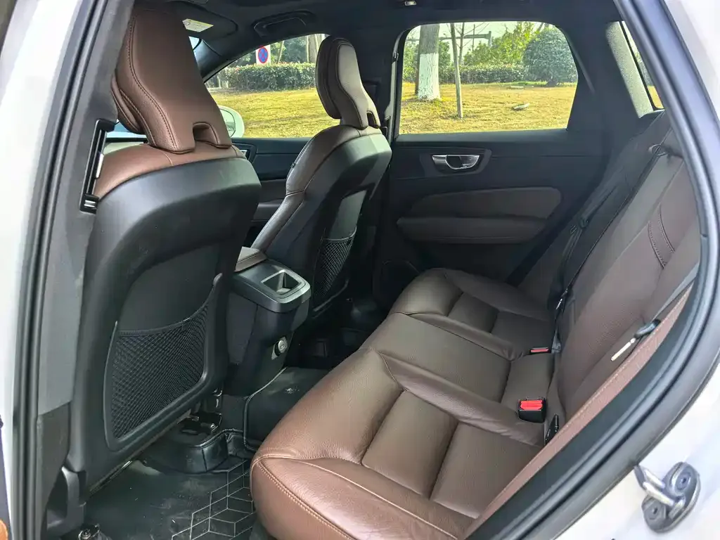 Volvo XC60 2024 из CN, фото 8