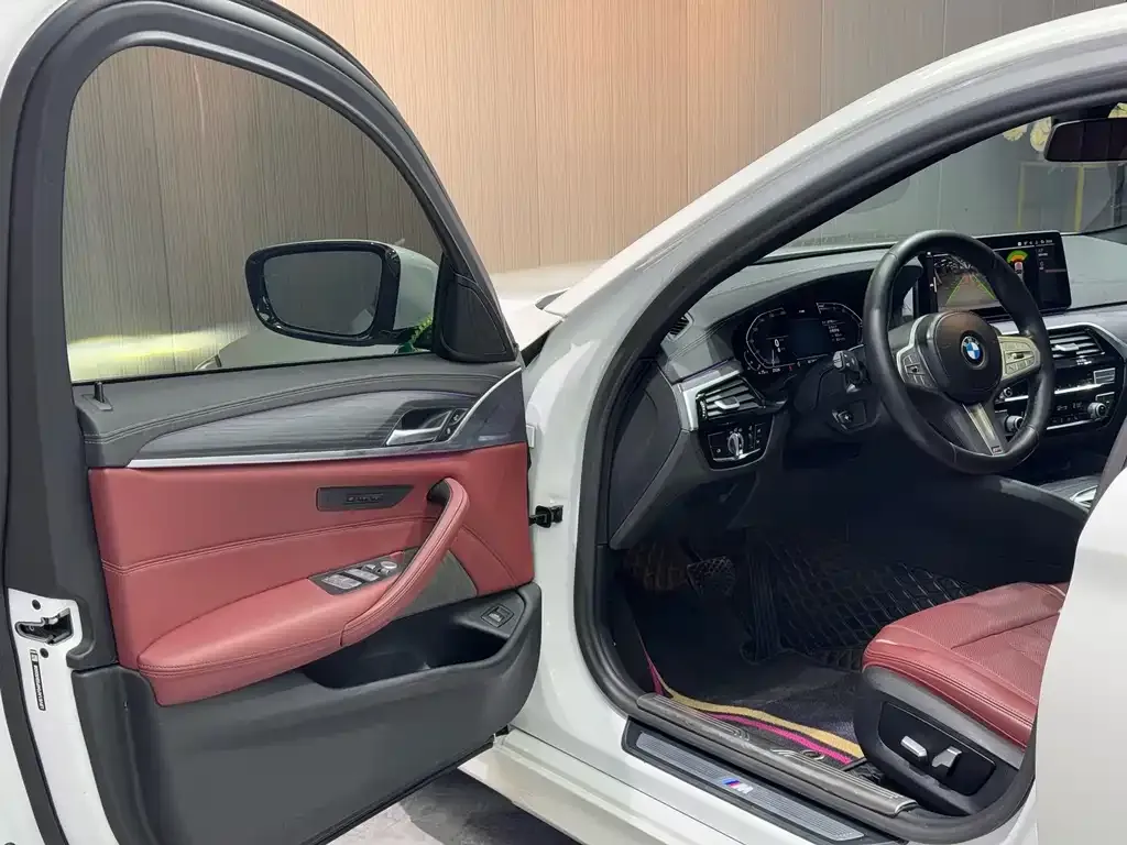 BMW 5 Series 2023 из CN, фото 5