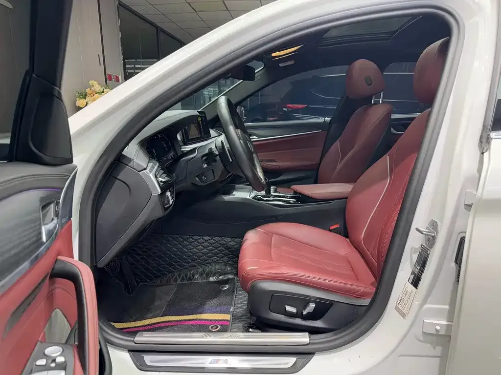 BMW 5 Series 2023 из CN, фото 6