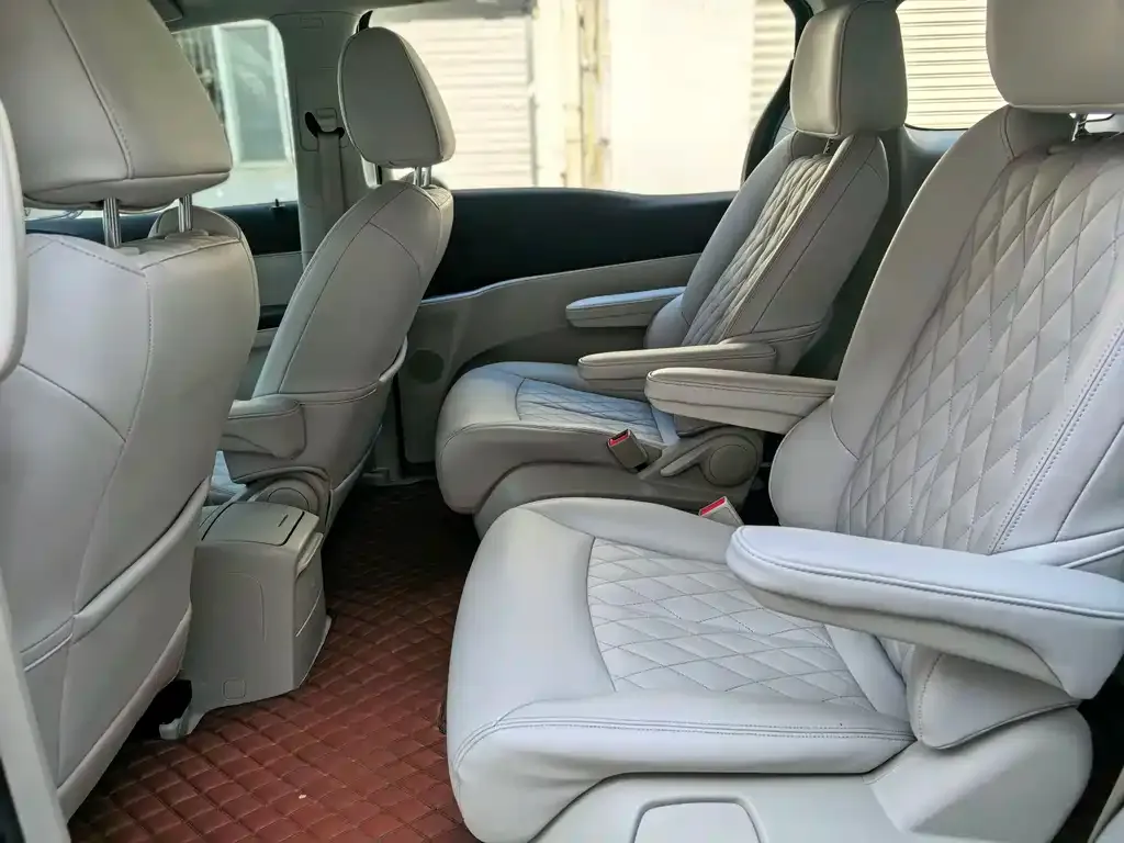 Buick GL8 2023 из CN, фото 3